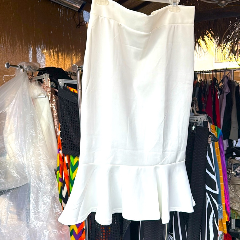 White ruffle on bottom skirt super cute